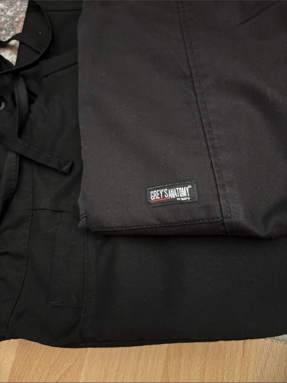 Scrubs bundle of pants and tops - Picture 4 of 5